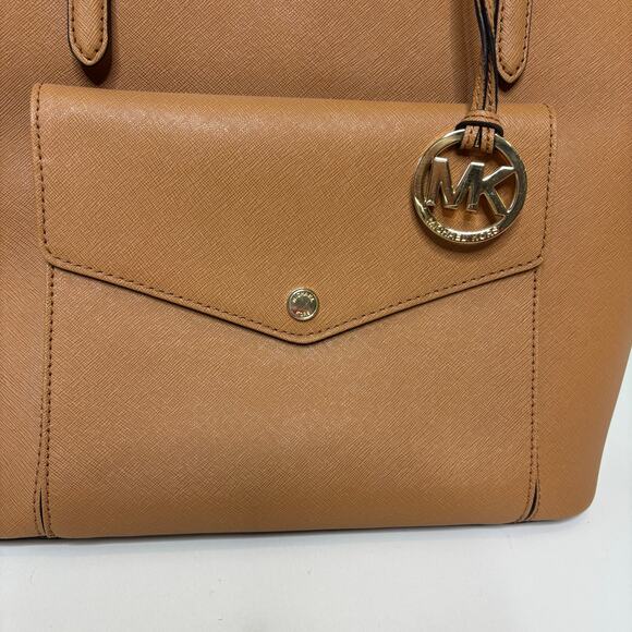 Michael Kors Tan Saffiano Leather Jet Set Large Pocket Multi Function Tote - Picture 6 of 9